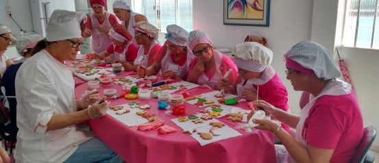 Vitoriosas participam de oficina de biscoitos decorados
